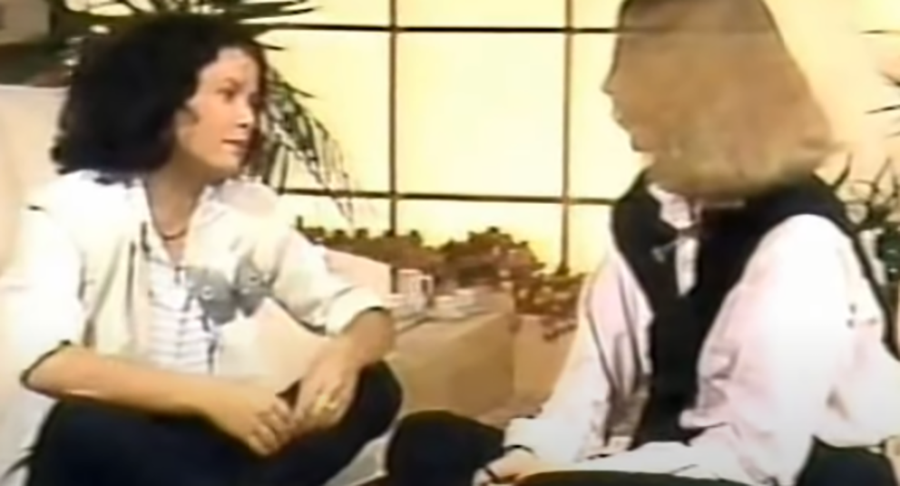 <p>Numa histórica entrevista a Marília Gabriela em 1980, Elis falou da preocupação com os desmatamentos no país. “O fato de achar que isso é frescura de intelectual está facilitando para o ladrão”, ela disse.</p>
