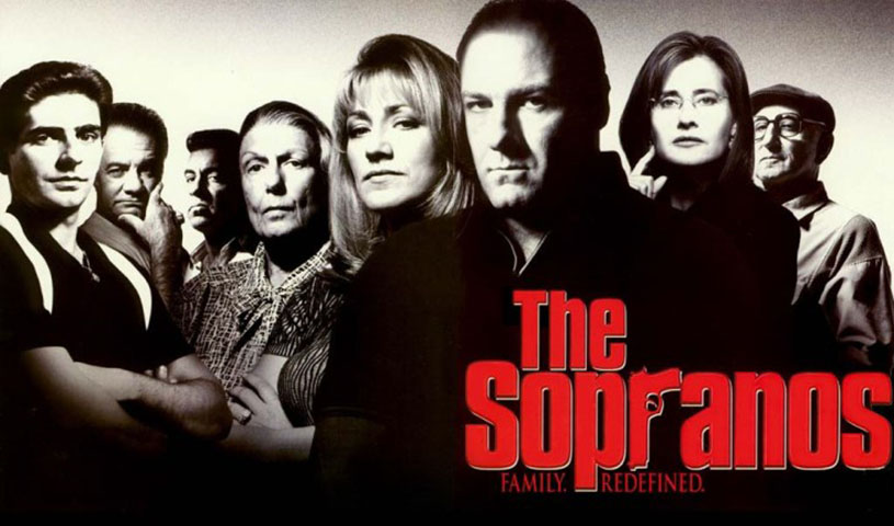 <p>Família Soprano – 1999/2007 – 6 temporadas – Criada por David Chase, mostra uma família mafiosa cujo chefe sofre síndrome do pânico e tenta se tratar. Considerada uma das melhores séries já produzidas, alavancou a carreira dos atores do elenco. </p>
