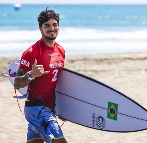 Tricampeão mundial e medalhista de bronze nos Jogos Olímpicos de Paris, o surfista Gabriel Medina deixou de lado algumas fases do Mundial de 2022 para cuidar da saúde mental. Na época, ele estava recém-separado da modelo Yasmin Brunet, além de ter problemas no relacionamento com a mãe e o pai adotivo. 
-Instagram @gabrielmedina