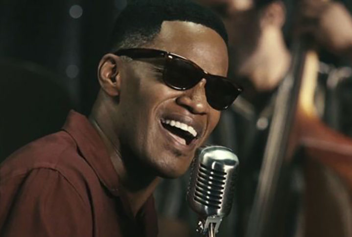  Jamie Foxx venceu o Oscar de Melhor Ator (2005) pela interpretação do cantor e pianista Ray Charles no filme 