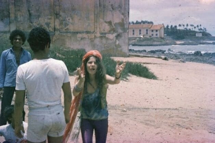 Em fevereiro de 1970, meses antes de morrer, Janis Joplin veio ao Brasil para aproveitar o carnaval com a amiga Linda Gravenites. A artista esteve no Rio de Janeiro, frequentando as praias de Copacabana e Ipanema, e em Salvador. 


