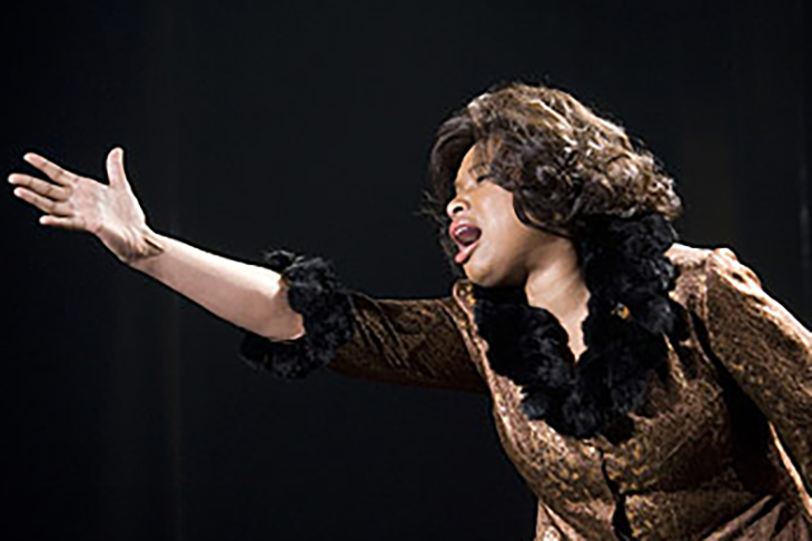 Jennifer Hudson levou o Oscar de Melhor Atriz (2007) ao viver a cantora Effie White, integrante de uma banda de soul, no filme 
