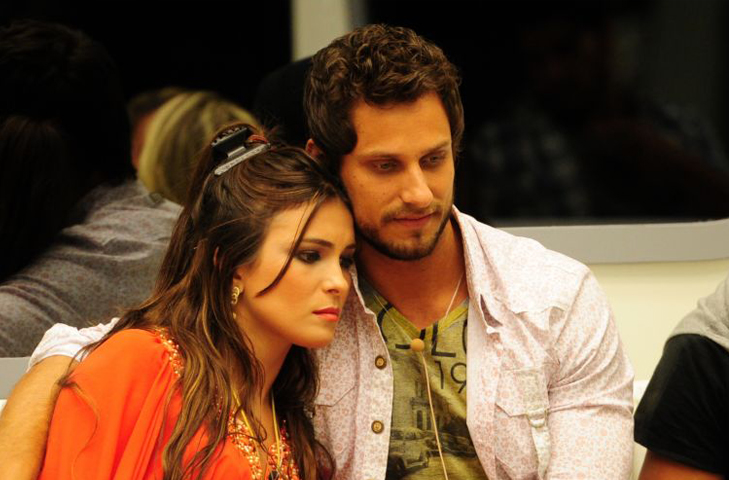 Outro casal formado no BBB13 foi Kamilla Salgado e Eliéser Ambrósio, que foi do BBB10 e teve um affair com Cacau. Eles não foram longe no jogo, mas estão juntos até hoje. Ele é modelo e DJ, enquanto a ex-modelo se formou em administração. Eles têm dois filhos: Bento e Victoria..-Reprodução Rede Globo