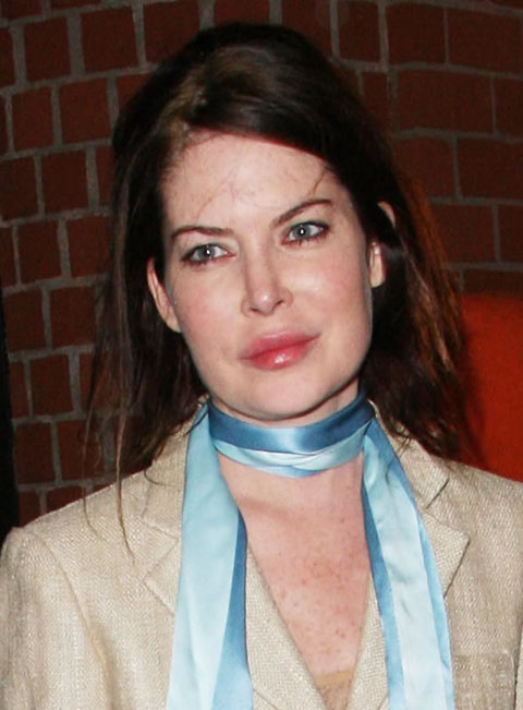 Lara Flynn Boyle – Atriz nascida em Davenport em 24/3/1970, tem ascendência italiana pelo bisavô, integrante de uma linhagem familiar que migrou para os Estados Unidos no início do século passado. Suas raízes refletem a mistura cultural mantida pelas gerações que preservaram elementos dessa herança.