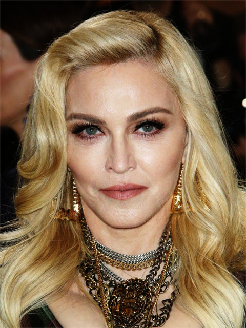 A diva pop Madonna desmaiou durante espetáculo na Bulgária e precisou ser reanimada por um de seus dançarinos.