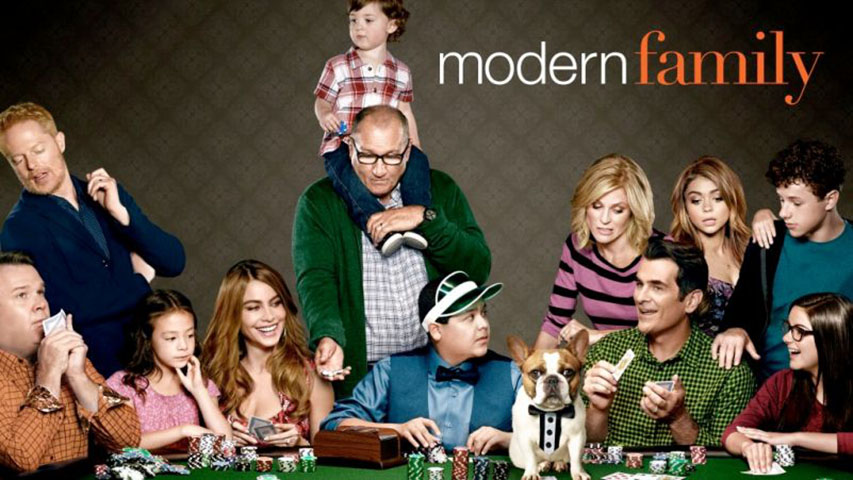 <p>Modern Family – 2009/2020 – 11 temporadas – Os criadores Christopher Lloyd e Steven Levitan abordam a vida familiar em forma de documentário e os personagens falam com frequência para as câmeras, numa comunicação direta com os espectadores. </p>
