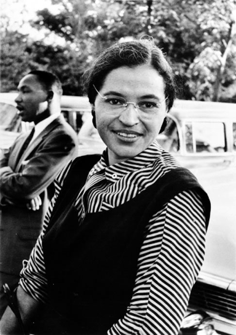  Rosa Parks (1913-2005) - Símbolo do movimento negro nos EUA, ficou famosa em 1/12/1955 quando se recusou a ceder seu lugar num ônibus para um branco. Seu gesto foi o estopim para o boicote aos ônibus. Os negros deixaram de usar esse meio de transporte, causando prejuízo às empresas.