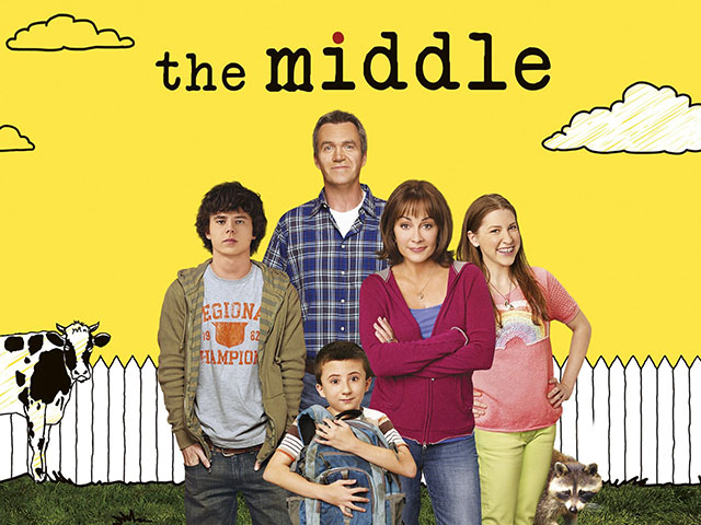 <p>The Middle – 2009/2018 – 9 temporadas – Os Heck formam uma família de pai, mãe e 3 filhos, bem diferentes uns dos outros: um adolescente bom em esporte e fraco na escola; a irmã socialmente desajeitada; e o garoto mais novo, inteligente, leitor compulsivo, mas com comportamentos estranhos. </p>
