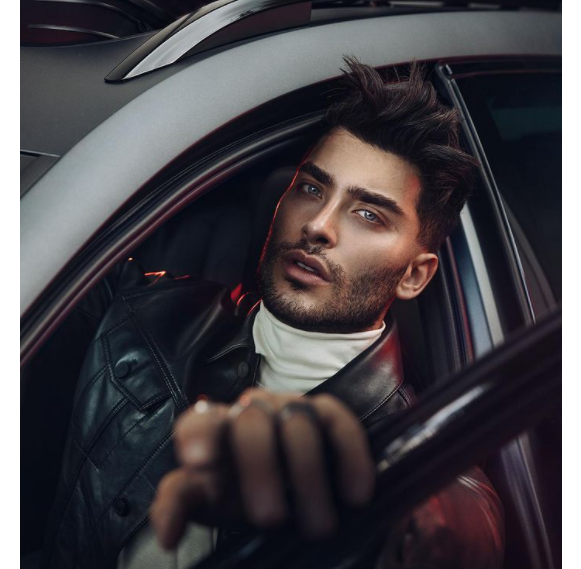 Toni Mahfud – modelo, artista e influenciador alemão. Nascido em 2 de dezembro de 1994, em Hamburgo, destaca-se pelos traços simétricos, olhar expressivo e estética sofisticada.