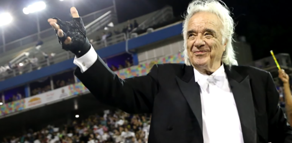 <p>Em 2011, a Vai-Vai conquistou o Anhembi com uma homenagem ao maestro e pianista João Carlos Martins. Apesar de problema de mobilidade numa das mãos, ele enfrentou a dificuldade e é respeitado mundialmente pelo talento e pelo exemplo de superação. A bateria ousou unindo o batuque tradicional ao som de violinos. </p>
