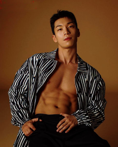 Wi Ha-joon – ator sul-coreano. Nascido em 5 de agosto de 1991, em Wando, destaca-se pelos traços fortes, olhar intenso e presença atlética.