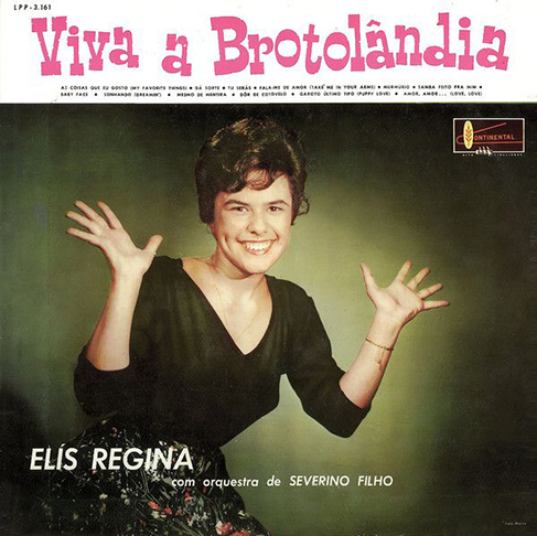 <p>Em 1960, Elis foi contratada pela Rádio Gaúcha, aos 15 anos. Seu salário já era maior que o do pai. Aos 16 anos, lançou seu primeiro disco: “Viva a Brotolândia”. Ganhou o título de “Estrelinha da Rádio Gaúcha” e foi eleita por uma revista a melhor cantora de rádio do estado.</p>
