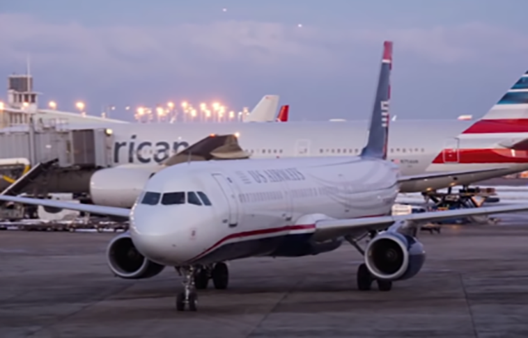  O voo doméstico iria de Nova York para o Aeroporto Internacional de Charlotte/Douglas, na Carolina do Norte, com escala em Washington. -Reprodução YouTube Aviões e Músicas