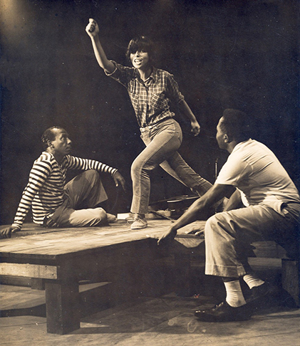 Em 1964, estrelou o musical "Opinião", de Augusto Boal, ao lado de Zé Ketti e João do Vale. No show, cantores contam as suas histórias, com música. 