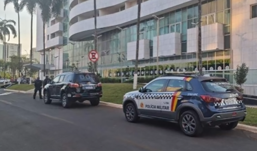 Em 1994, Marcelo era foragido e estava num hotel quando descobriu que havia um time hospedado ali. Ele vestiu um agasalho da Seleção Brasileira (era ano de Copa)  e disse aos jogadores que era olheiro da CBF. Saiu do hotel no ônibus do clube e assistiu ao jogo de camarote. Quando a polícia chegou, ele estava longe.