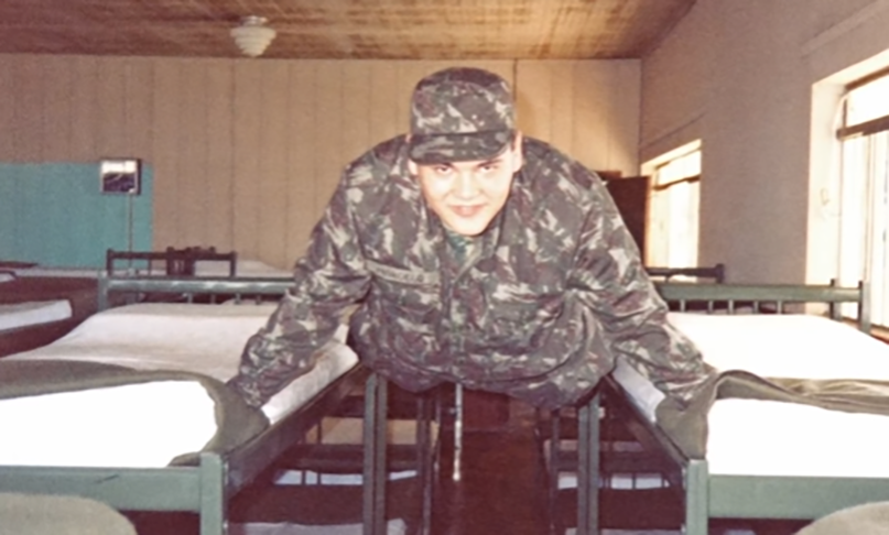 No Exército, Marcelo afirmou que era campeão de jiu-jitsu e, com isso, se livrou das obrigações com os pesados exercícios físicos. Ele ficava no bem-bom enquanto os outros praticavam as atividades. 