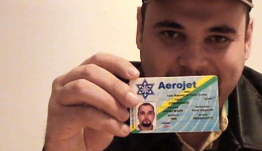 Durante anos, Marcelo esteve ligado ao narcotráfico, transportando drogas e armas. Os bandidos contavam com sua esperteza para enganar patrulhas e, certa vez, Marcelo chegou a disfarçar um jato (parecendo militar) para entrar na Bolívia. 