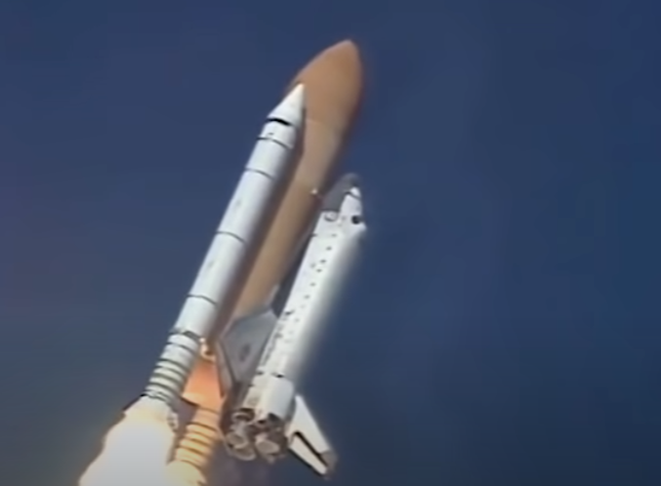O foguete permaneceu, ao todo, dez meses em órbita (precisamente 300 dias, 17 horas, 40 minutos e 22 segundos). Percorreu 201,4 milhões de quilômetros. -Reprodução YouTube Dobra Espacial