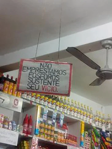 "Não emprestamos fósforo. Sustente seu vício" - Um incentivo contra o fumo. Nem adianta pedir 