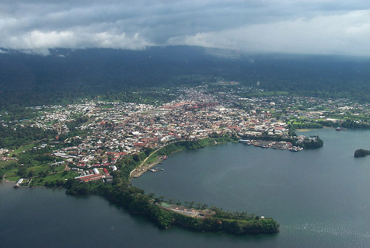 A capital Malabo é a cidade mais antiga. Outra atração é o Parque Nacional Monte Alén, criado em 1990,onde vivem espécies , como o sapo golias, o maior sapo do mundo. 