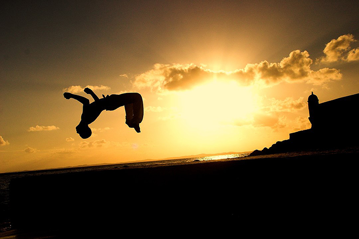Há três tipos de capoeira: Angola, Regional e Contemporânea. 