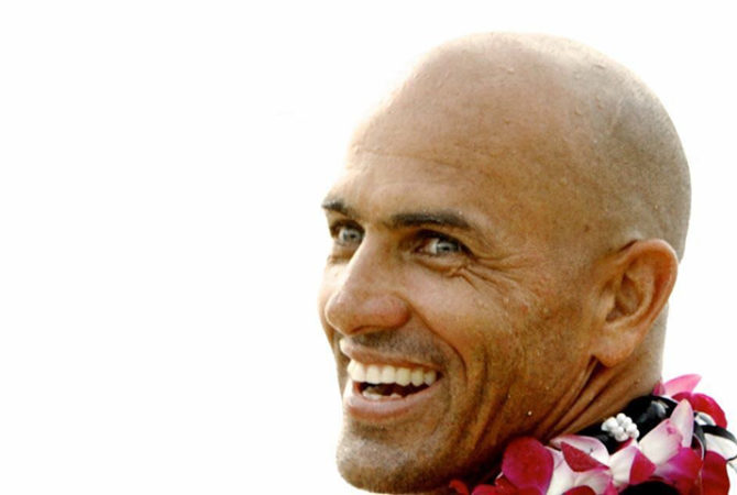 Lenda máxima do surf, Kelly Slater faz aniversário com coleção de recordes