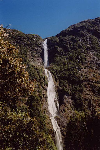Cachoeira de Sutherland - Fica na Ilha Sul, perto de Milford Track, na Nova Zelândia. -Ozhiker wikimedia commons 