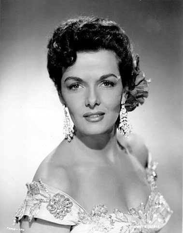Jane Russell (1921-2011) - Trabalhava como recepcionista num consultório dentário quando foi descoberta pelo produtor de cinema Howard Hughes. Tornou-se um dos principais símbolos sexuais dos anos 1940 e 1950. Seu principal filme foi 