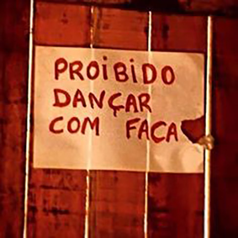 "Proibido dançar com faca" - Que ambiente é esse?