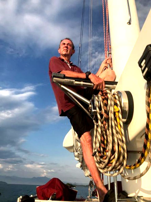 Amyr Klink - O navegador paulista tem pai libanês e mãe sueca. Seu nome é Amyr Khan Klink.  