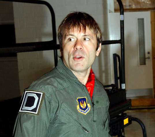 Famosos que sabem pilotar aviões ou helicópteros 
