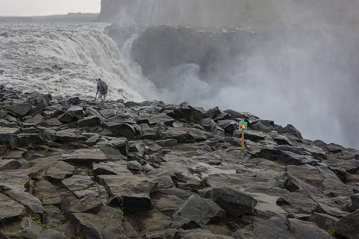 As Cataratas de Dettifoss ficam no Parque Nacional de Jökulsárgljúfur. A vazão da água varia conforme a estação do ano e o degelo. Tem 100m de largura e uma queda vertical de 48m até o desfiladeiro do parque. -Michael Luenen pixabay