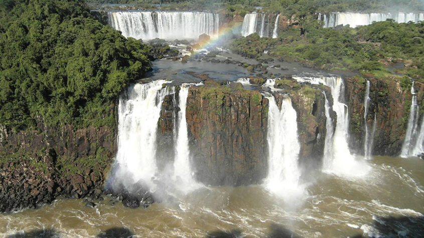 Cachoeiras e cataratas deslumbrantes pelo planeta 