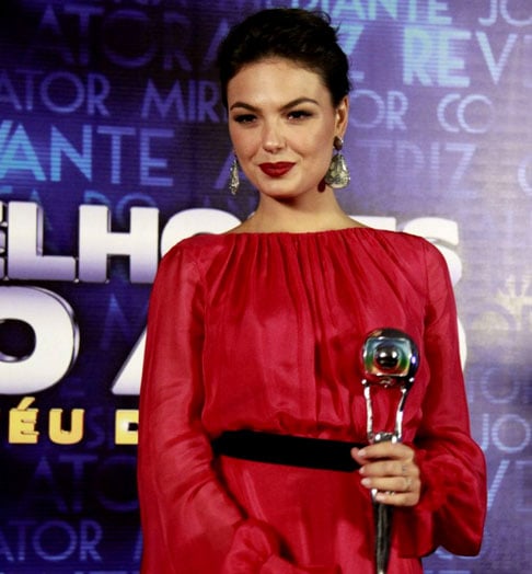 Com essa personagem, Isis ganhou nada menos do que sete prêmios. O principal deles foi o "Melhores do Ano", na categoria de melhor atriz coadjuvante, entregue pela própria Rede Globo. 
