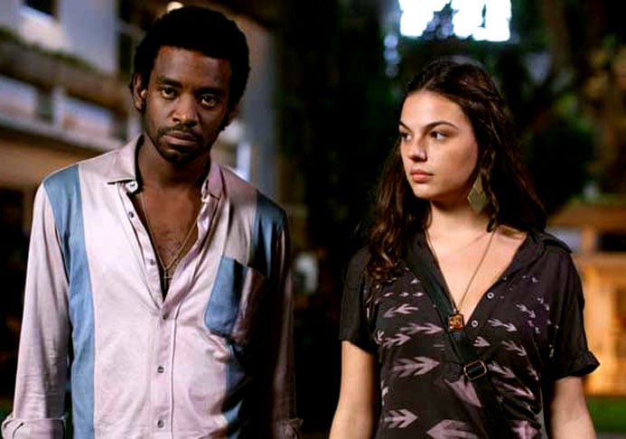 Isis também tem trabalhos no cinema. Um deles foi como Maria Lúcia, protagonista de "Faroeste Caboclo", em 2013. O filme é baseado na famosa música composta por Renato Russo, vocalista do Legião Urbana.

