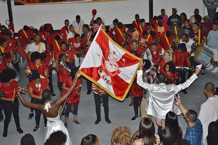 O Carnaval de São Paulo começou em 1950, com um título da escola Lavapés Pirata Negro; a quinta maior campeã, com sete títulos (1950, 1951, 1952, 1953, 1956, 1961 e 1964), junto com a Rosas de Ouro (1983, 1984, 1990, 1991, 1992, 1994 e 2010). 