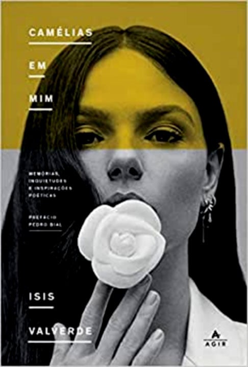 O que pouca gente sabe é que a atriz também é autora de um livro de poesias, "Camélias em Mim", lançado em 2019. 
