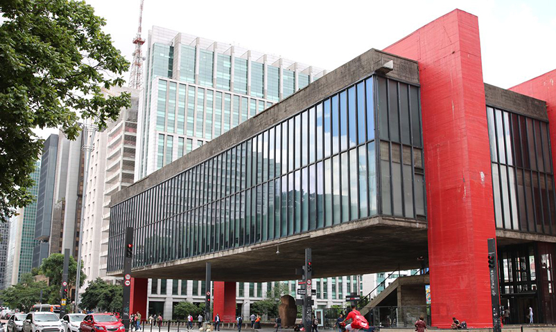 7Âº lugar: SÃ£o PauloÂ (SP) - A cidade mais populosa da AmÃ©rica do Sul tambÃ©m entra na lista. Com status de cidade global, abriga instituiÃ§Ãµes como o MASP, o Memorial da AmÃ©rica Latina, o Museu do Ipiranga e o Parque do Ibirapuera. de caldeirÃ£o cultural. Enfrenta desafios tÃ­picos de grandes metrÃ³poles, entretanto se destaca pela diversidade, inovaÃ§Ã£o e influÃªncia internacional.

