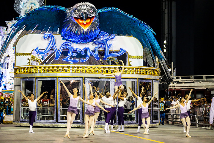 Agora, vamos entrar no top-3 de cada estado. Em São Paulo, a Nenê de Vila Matilde fica em terceiro: foi campeã em 1956, 1958, 1959, 1960, 1962, 1965, 1968, 1969, 1970, 1985 e 2001 - 11 conquistas, portanto.