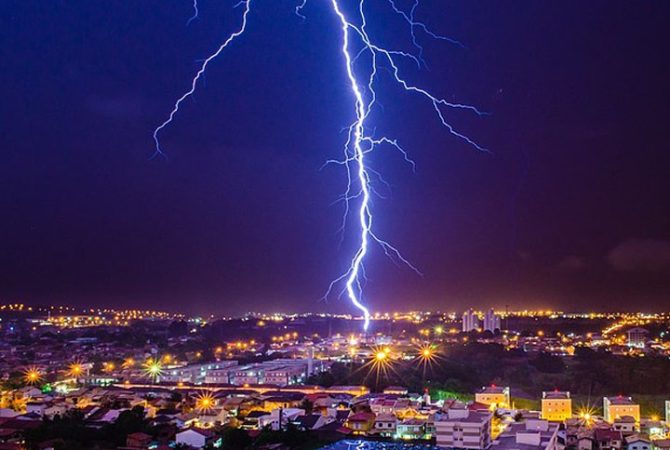 Passagem de ciclone pelo sul do Brasil provocou quase 1,8 milhão de raios