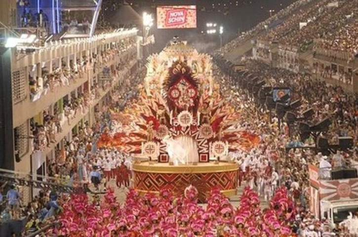 A quarta posição no Rio é dividida entre três escolas muito tradicionais, com nove títulos. Começando pelo Salgueiro, da Tijuca, que levou em 1960 (com outras quatro escolas), 1963, 1965, 1969, 1971, 1974, 1975, 1993 e 2009.
