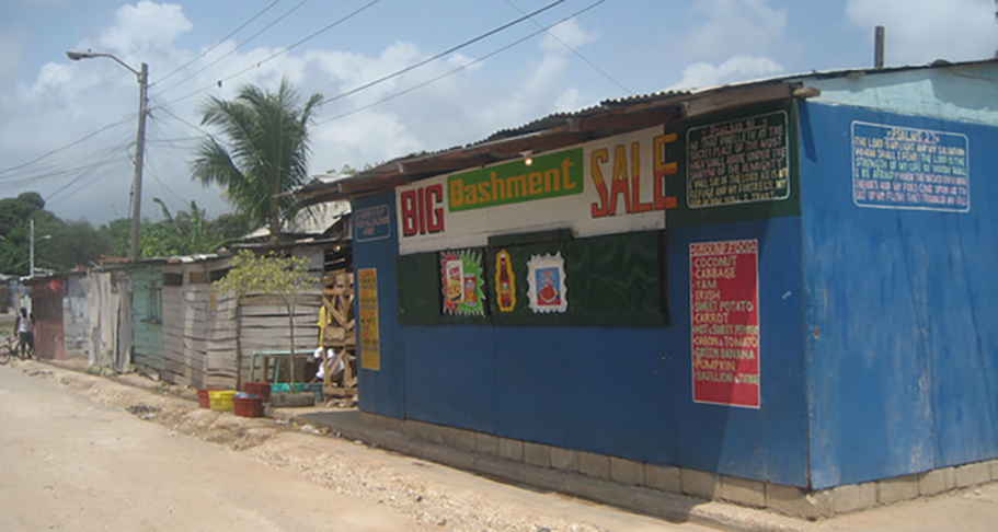 O pai de Bob abandonou a mulher grávida e foi para a Inglaterra. Não conheceu o filho.. Aos 10 anos, Bob, a mãe e o padrasto foram para a capital Kingston. Moraram na favela de Trenchtown (foto). A comunidade é citada na música 