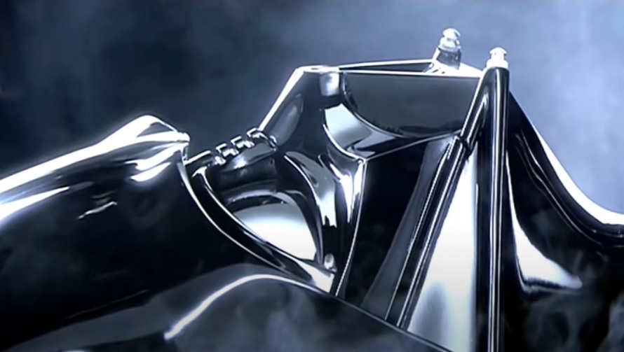 5º lugar: Star Wars episódio III - A Vingança dos Sith - Este filme consegue trazer de volta o sentimento verdadeiro de Star Wars. O lado sombrio de Anakin é muito bem trabalhado e o conflito interno do personagem muda todo o percurso do universo. Além disso, a cena em que Darth Vader "surge" é inesquecível.