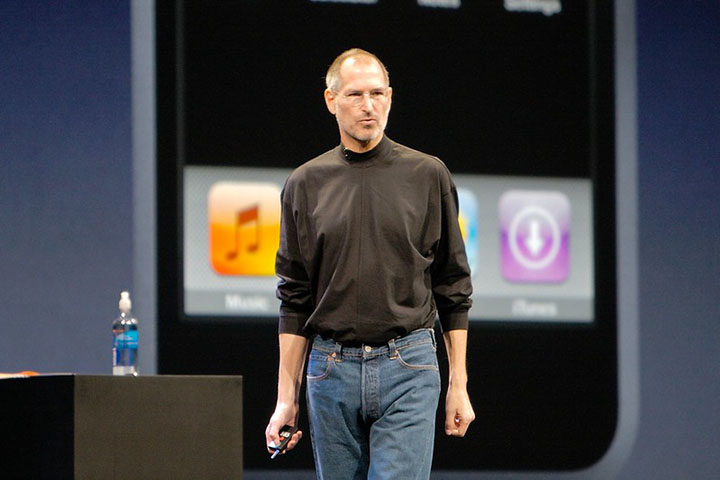 Em seu perfil na rede social Ping (descontinuada em 2012), Jobs compartilhou 10 de suas mÃºsicas favoritas que o ajudavam a se manter criativo e o site 