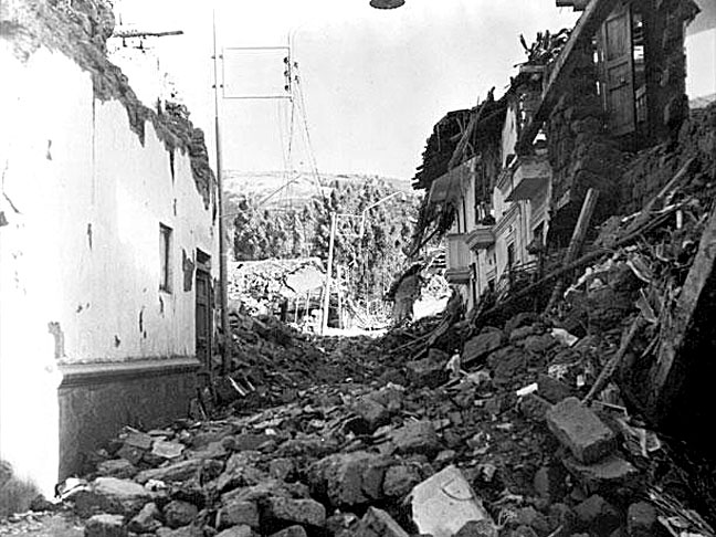 31/05/1970 - Maior catástrofe do Peru. Ocorreu em Ancash e La Libertad. Além dos fortes tremores (7,5 na escala), também houve deslizamento de neve e gelo. Por isso, também é a avalanche mais fatal da história: 70 mil mortos e 50 mil feridos. -Reprodução do site meionorte.com/blogs/memoria