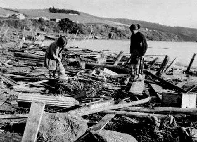 15/8/1950 - Um terremoto no Tibete destruiu 2 mil casas, templos e mesquitas. O sismo atingiu 8,6 graus  (na escala Richter, que vai até 10) na região. Cerca de 1.500 pessoas morreram.-Reprodução do site gob.mx/cenapred/es/articulos