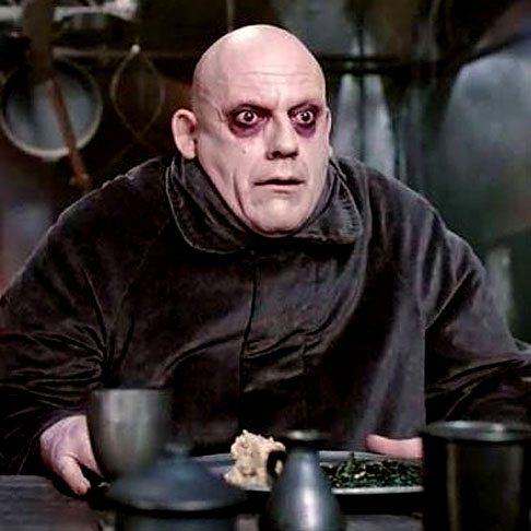 Outro grande trabalho do ator foi dublar o Tio Fester Addams, nos filmes 