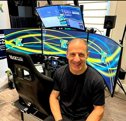 Tony Kanaan (Piloto)-Antoine Rizkallah Kanaan Filho  nasceu em 31/12/1974, em Salvador, na Bahia. Ele foi  campeão das 500 Milhas de Indianápolis em 2013, o primeiro brasileiro a vencer a corrida desde 1994.