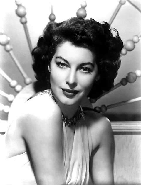 Ava Gardner (1922-1990) - EUA - Tinha 19 anos quando seu cunhado, fotógrafo, exibiu seu retrato como chamariz na fachada do estúdio. E logo chamou atenção. Para o cinema, foi um passo. Indicada ao Oscar, teve carreira de sucesso. Foi casada com Frank Sinatra.  