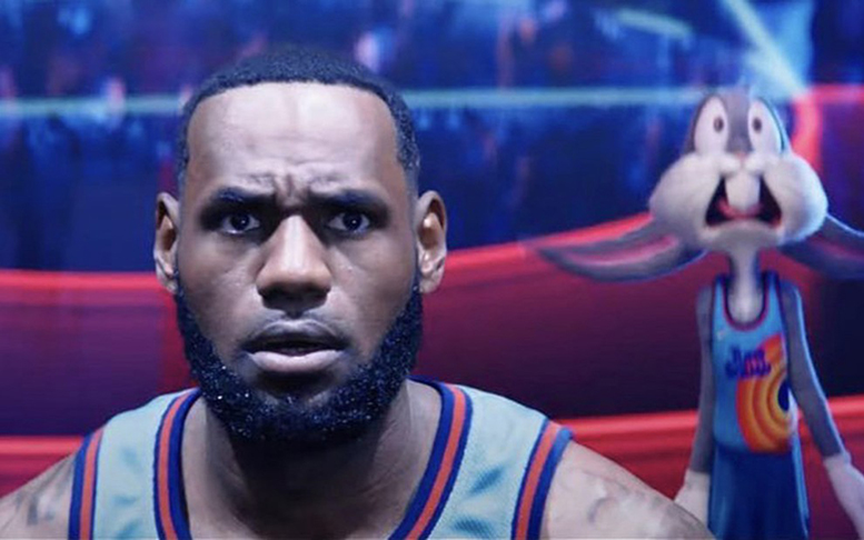 <p>LeBron James – 2022: o jogador de basquete venceu o prêmio por “Space Jam: Um Novo Legado”, dirigido por Malcolm D. Lee. No filme, interpreta uma versão fictícia de si mesmo que precisa embarcar em uma missão para resgatar o filho em um universo digital ao lado dos personagens dos Looney Tunes.</p>
